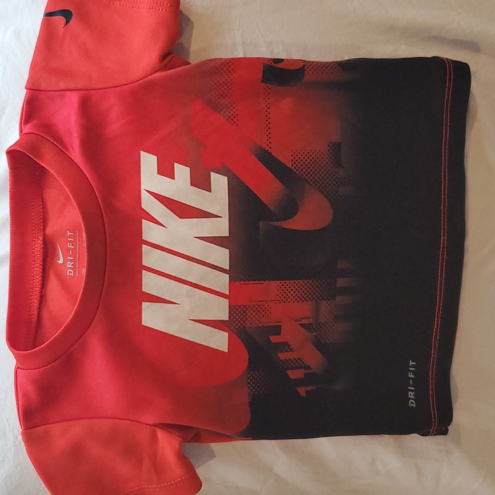 🌟3/$10 Boys 12mo nike shirt